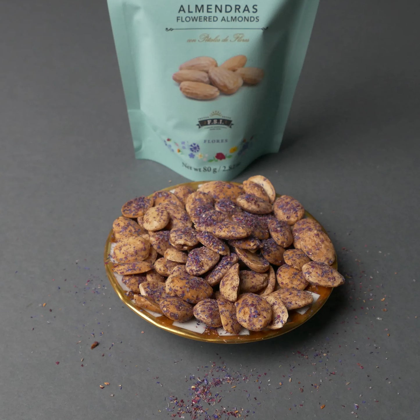 Geröstete Mandeln mit Meersalz und Blütenblättern, 80 g